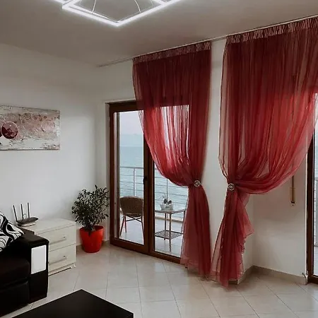 Panorama Apartment *